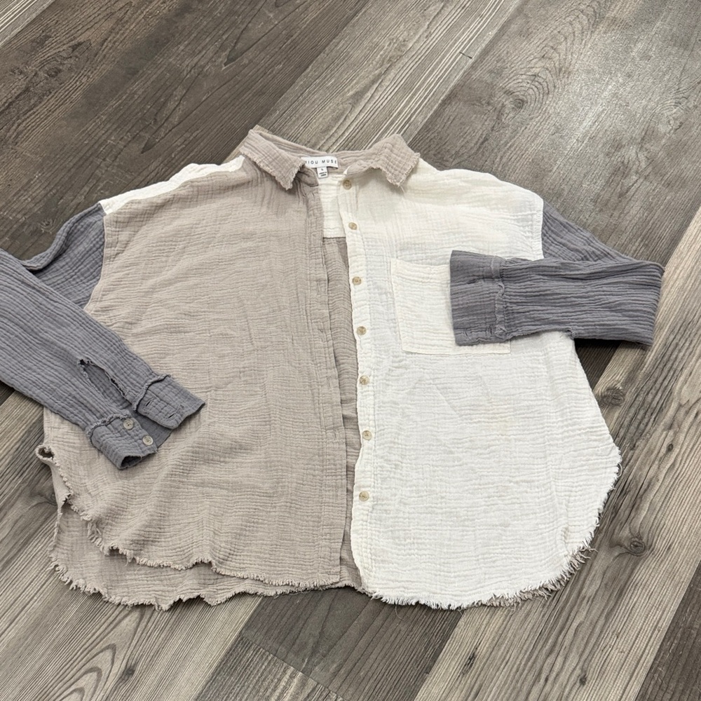 Miou Muse Anthropologie Two-Tone Button Down Distressed Shirt Large